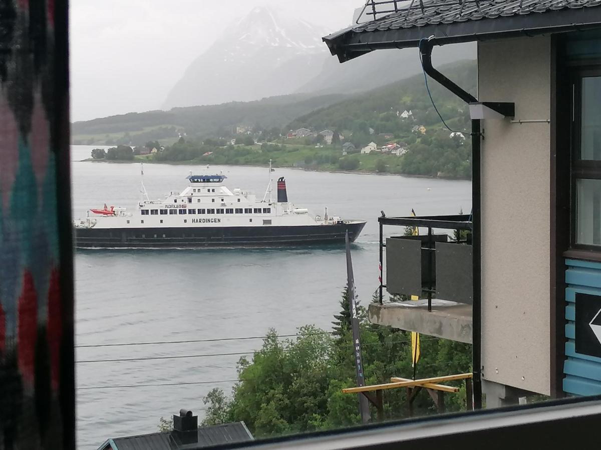 Magic Mountain Lodge - Lyngen Lyngseidet Exterior foto