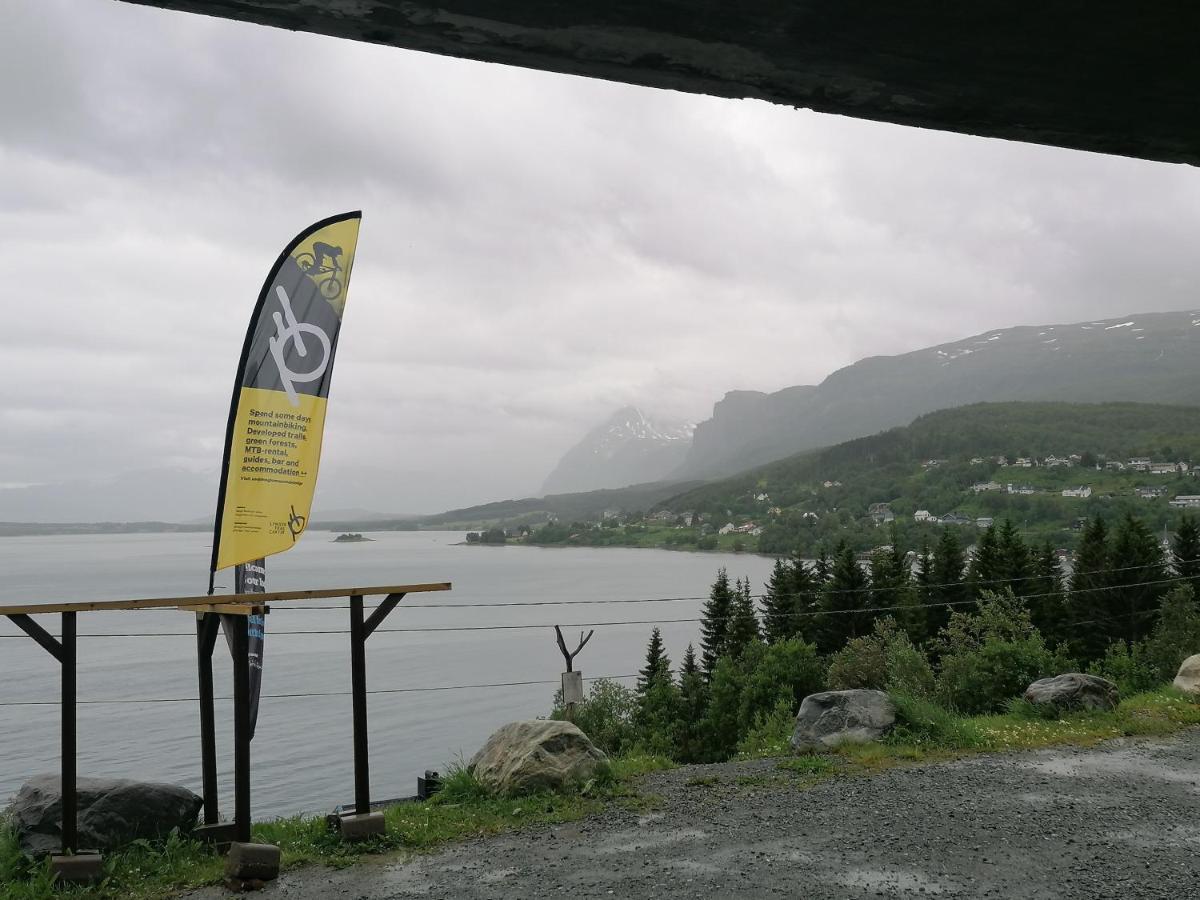 Magic Mountain Lodge - Lyngen Lyngseidet Exterior foto