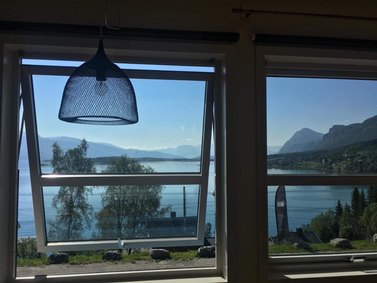 Magic Mountain Lodge - Lyngen Lyngseidet Exterior foto
